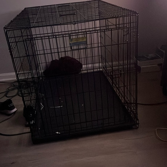 Contour dog cage